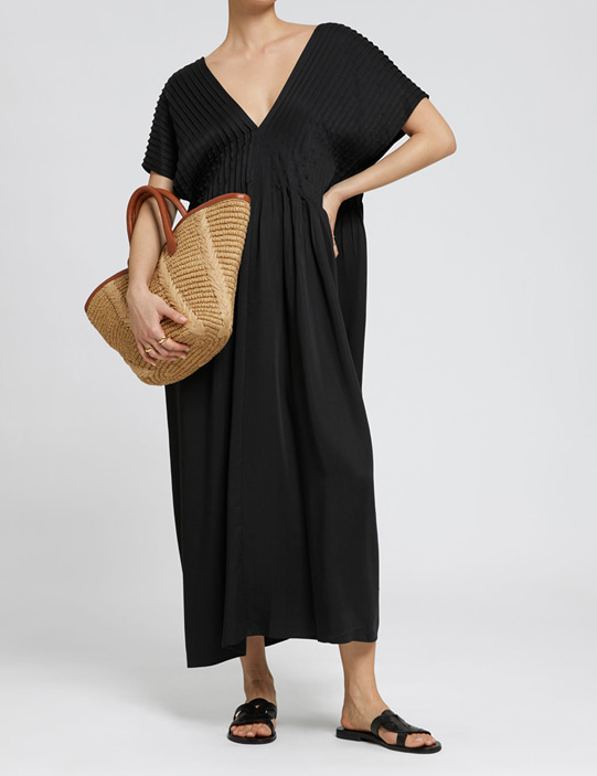 앤아더스토리즈 플리츠 미디 카프탄 드레스 (블랙)